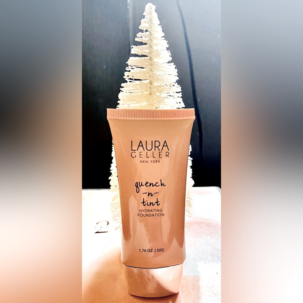 ⭐️ 2/$25 Laura Geller New York Hydrating Foundation